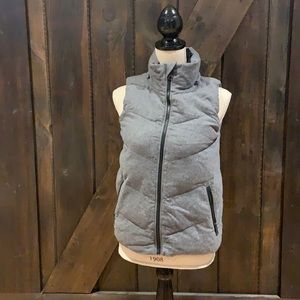 Gap Heathered Grey primaloft 63% wool vest